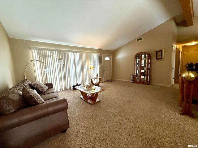 241 CIRCLE Drive, Galesburg, IL 61401