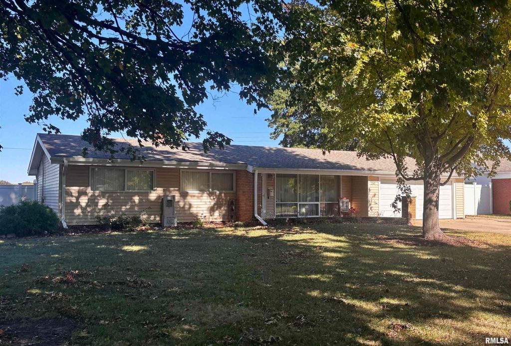 241 CIRCLE Drive, Galesburg, IL 61401