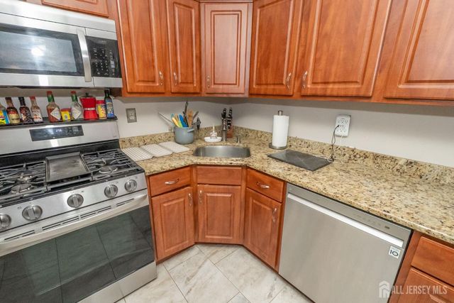 23 Borelle Square, Sayreville, NJ 08859