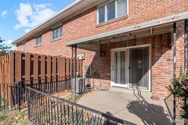 10587 Carroll Wood Way, Unincorporated, MO 63128