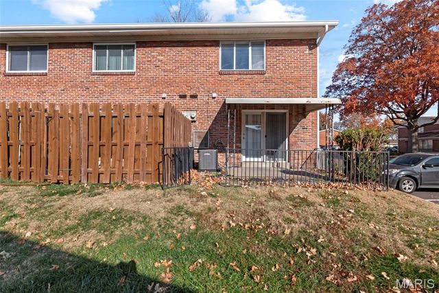 10587 Carroll Wood Way, Unincorporated, MO 63128