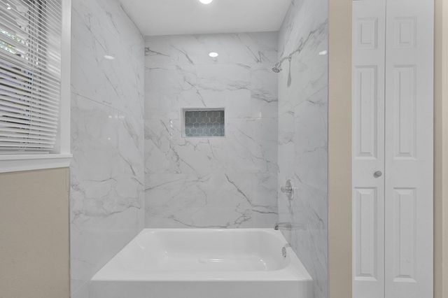806 Moody Avenue, League City, TX 77573