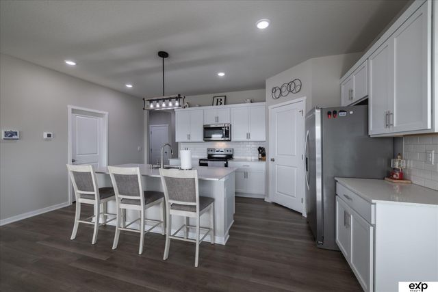 17525 Rose Lane Road, Omaha, NE 68136