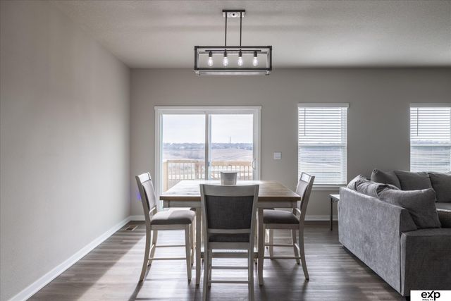 17525 Rose Lane Road, Omaha, NE 68136