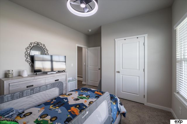 17525 Rose Lane Road, Omaha, NE 68136