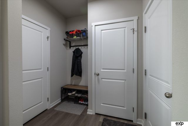 17525 Rose Lane Road, Omaha, NE 68136