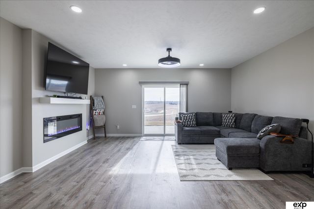 17525 Rose Lane Road, Omaha, NE 68136