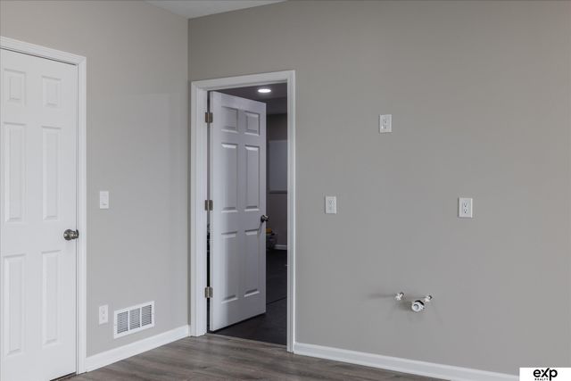 17525 Rose Lane Road, Omaha, NE 68136