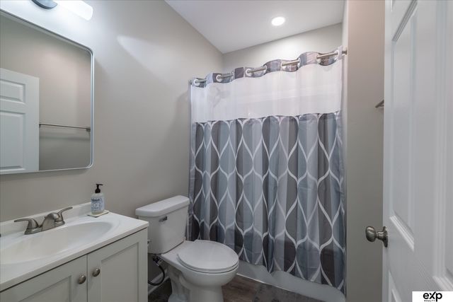 17525 Rose Lane Road, Omaha, NE 68136