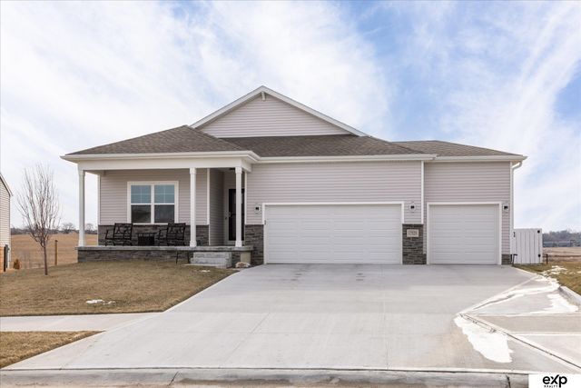 17525 Rose Lane Road, Omaha, NE 68136