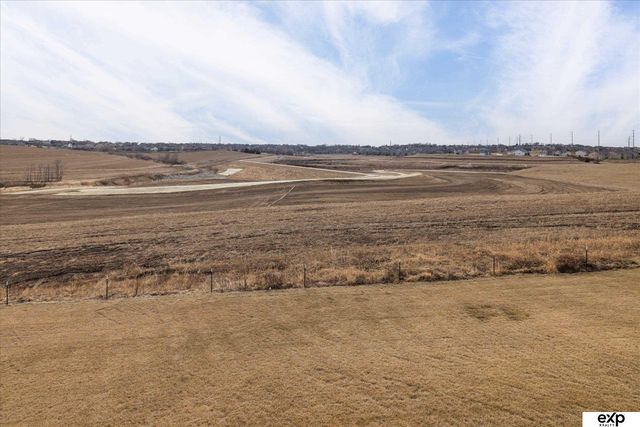 17525 Rose Lane Road, Omaha, NE 68136