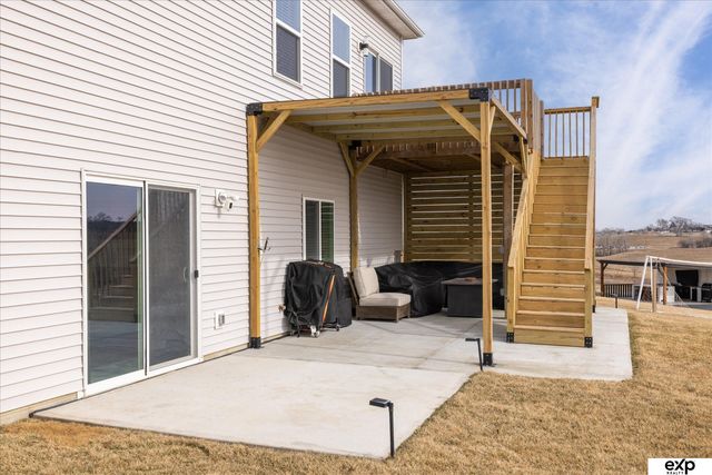 17525 Rose Lane Road, Omaha, NE 68136