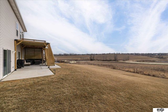 17525 Rose Lane Road, Omaha, NE 68136