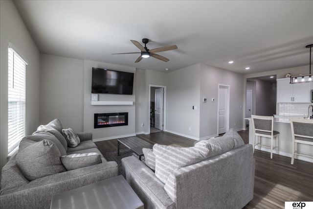 17525 Rose Lane Road, Omaha, NE 68136