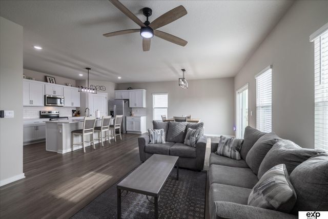 17525 Rose Lane Road, Omaha, NE 68136