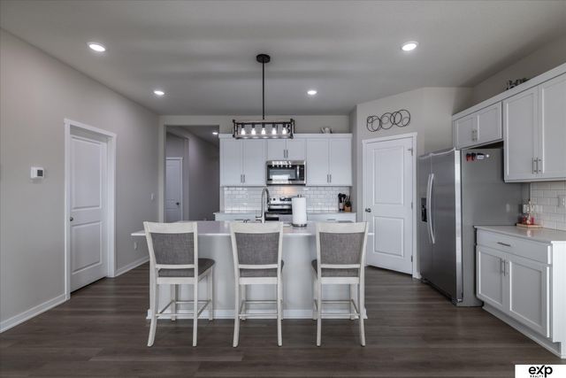 17525 Rose Lane Road, Omaha, NE 68136