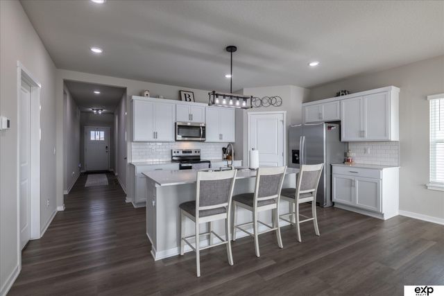 17525 Rose Lane Road, Omaha, NE 68136