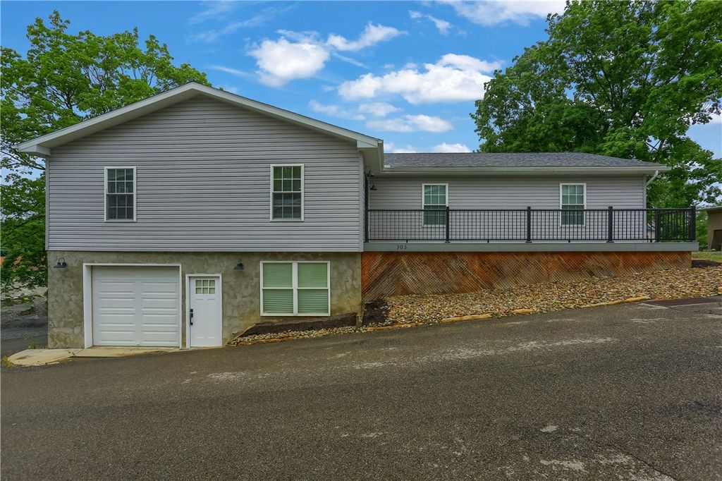 303 Garfield Ave, Mars Boro, PA 16046