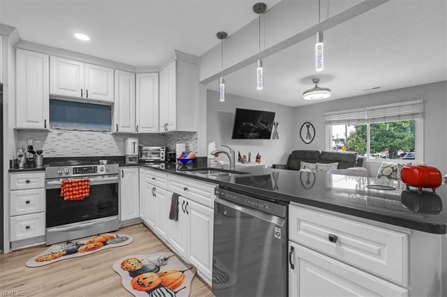 1632 Black Watch LN, Virginia Beach, VA 23464