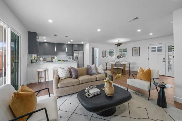 6266 Lake Aral Drive, San Diego, CA 92119