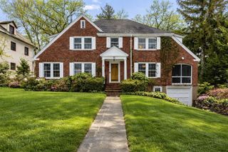 15 Gammons Rd, Newton, MA 02468
