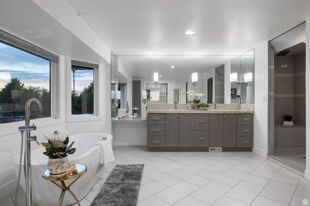 8479 S ESCALANTE DR, Sandy, UT 84093