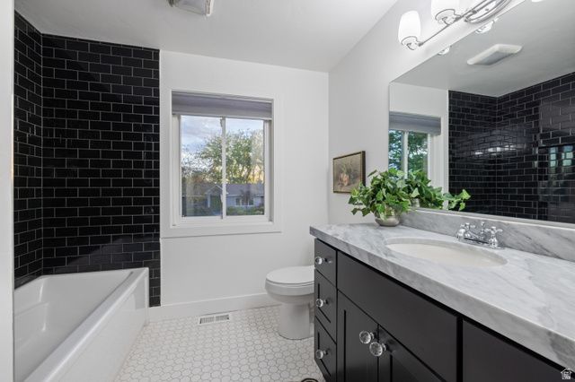 8479 S ESCALANTE DR, Sandy, UT 84093