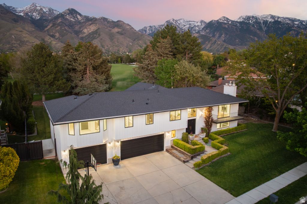 8479 S ESCALANTE DR, Sandy, UT 84093