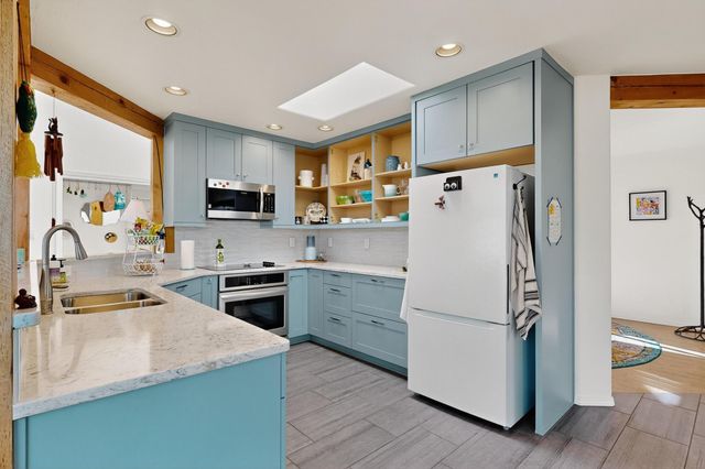 832 ACAPULCO Road NE, Rio Rancho, NM 87144