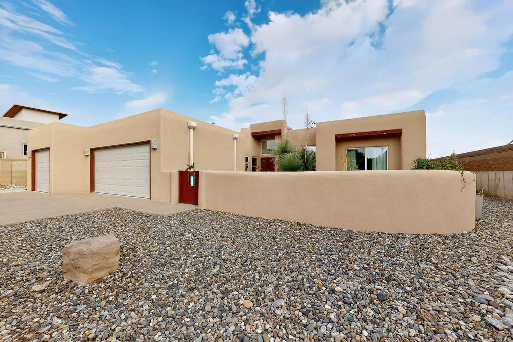 832 ACAPULCO Road NE, Rio Rancho, NM 87144