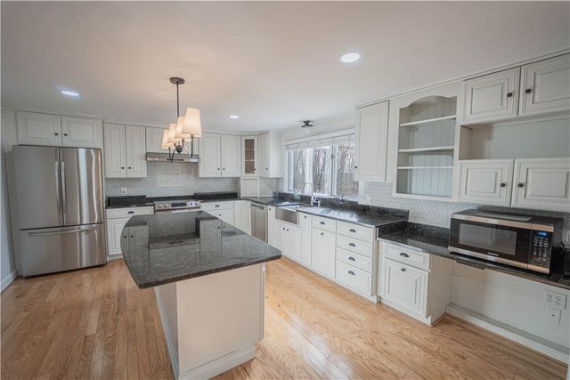 94 Quaker Lane, Scituate, RI 02857