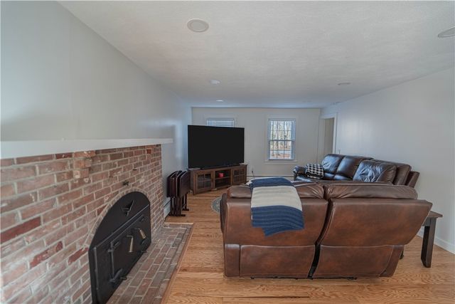 94 Quaker Lane, Scituate, RI 02857