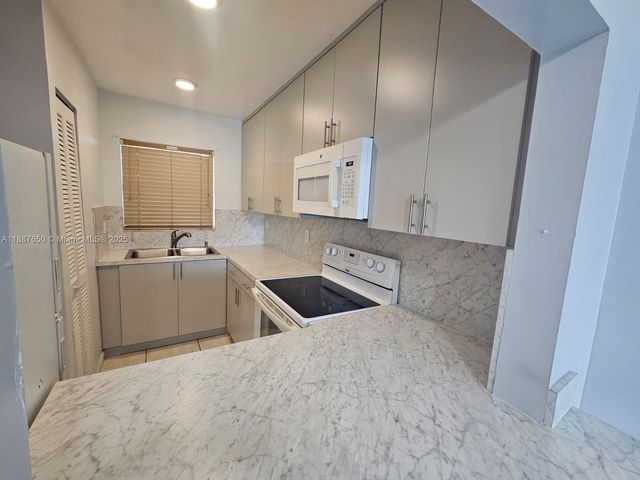 10851 SW 2nd St K310, Sweetwater, FL 33174