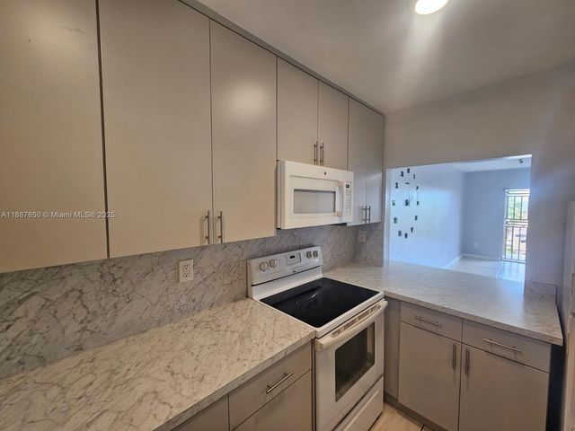 10851 SW 2nd St K310, Sweetwater, FL 33174