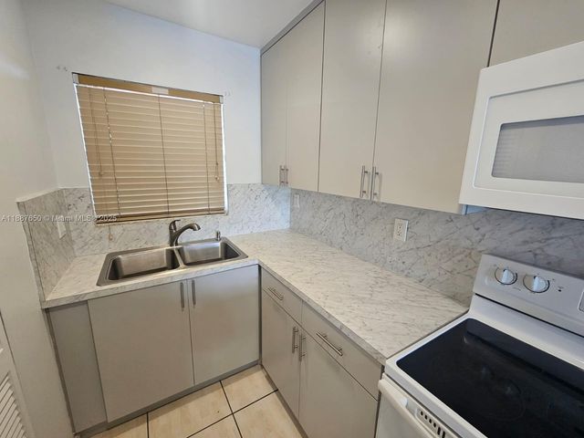 10851 SW 2nd St K310, Sweetwater, FL 33174
