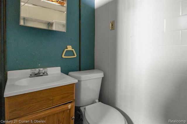 18949 Kenosha Street, Harper Woods, MI 48225