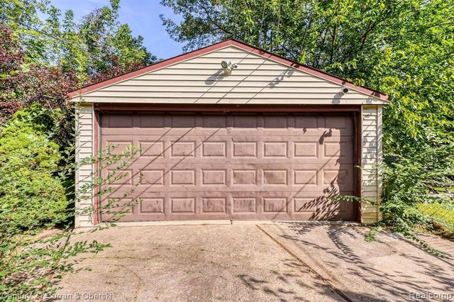 18949 Kenosha Street, Harper Woods, MI 48225