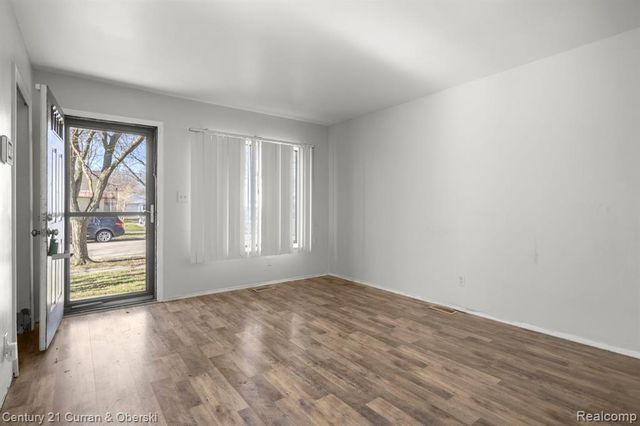 18949 Kenosha Street, Harper Woods, MI 48225