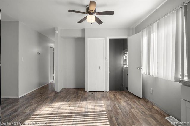 18949 Kenosha Street, Harper Woods, MI 48225