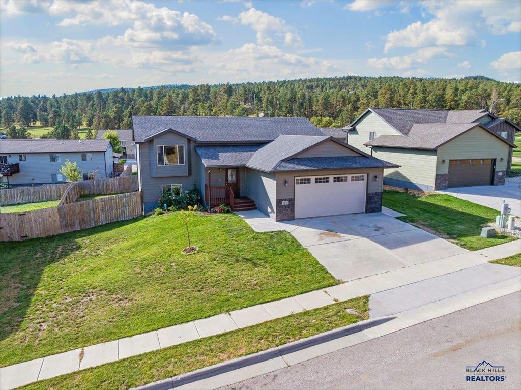 2636 MEADOWS DR, Sturgis, SD 57785