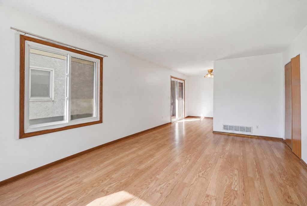1561 Clarence Street, Saint Paul, MN 55106 — photo 2