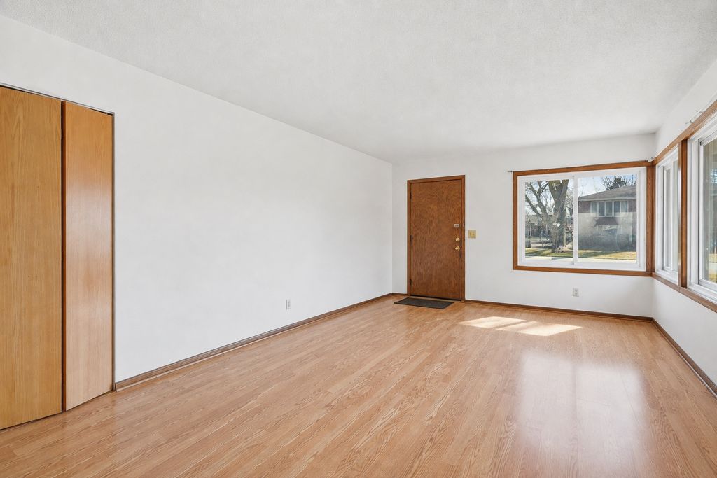 1561 Clarence Street, Saint Paul, MN 55106 — photo 4