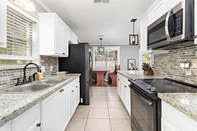 1845 King Arthur Court, Pinehurst, TX 77630