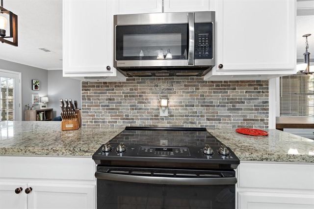 1845 King Arthur Court, Pinehurst, TX 77630