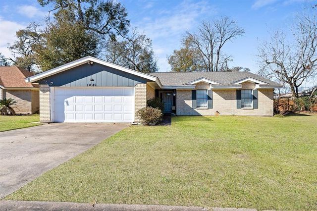 1845 King Arthur Court, Pinehurst, TX 77630