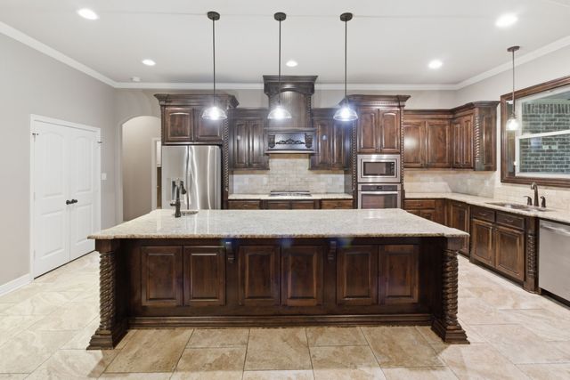 7765 Hickory Spring Lane, Tyler, TX 75703
