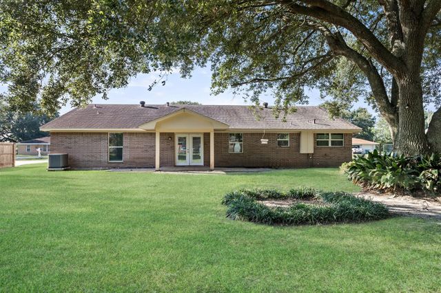 629 Carolyn Street, Winnie, TX 77665