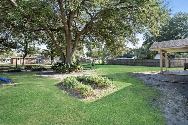 629 Carolyn Street, Winnie, TX 77665