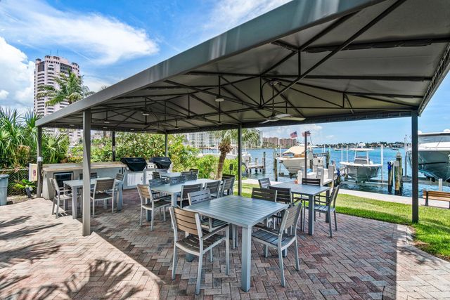 875 E Camino Real 16c, Boca Raton, FL 33432