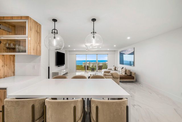 875 E Camino Real 16c, Boca Raton, FL 33432